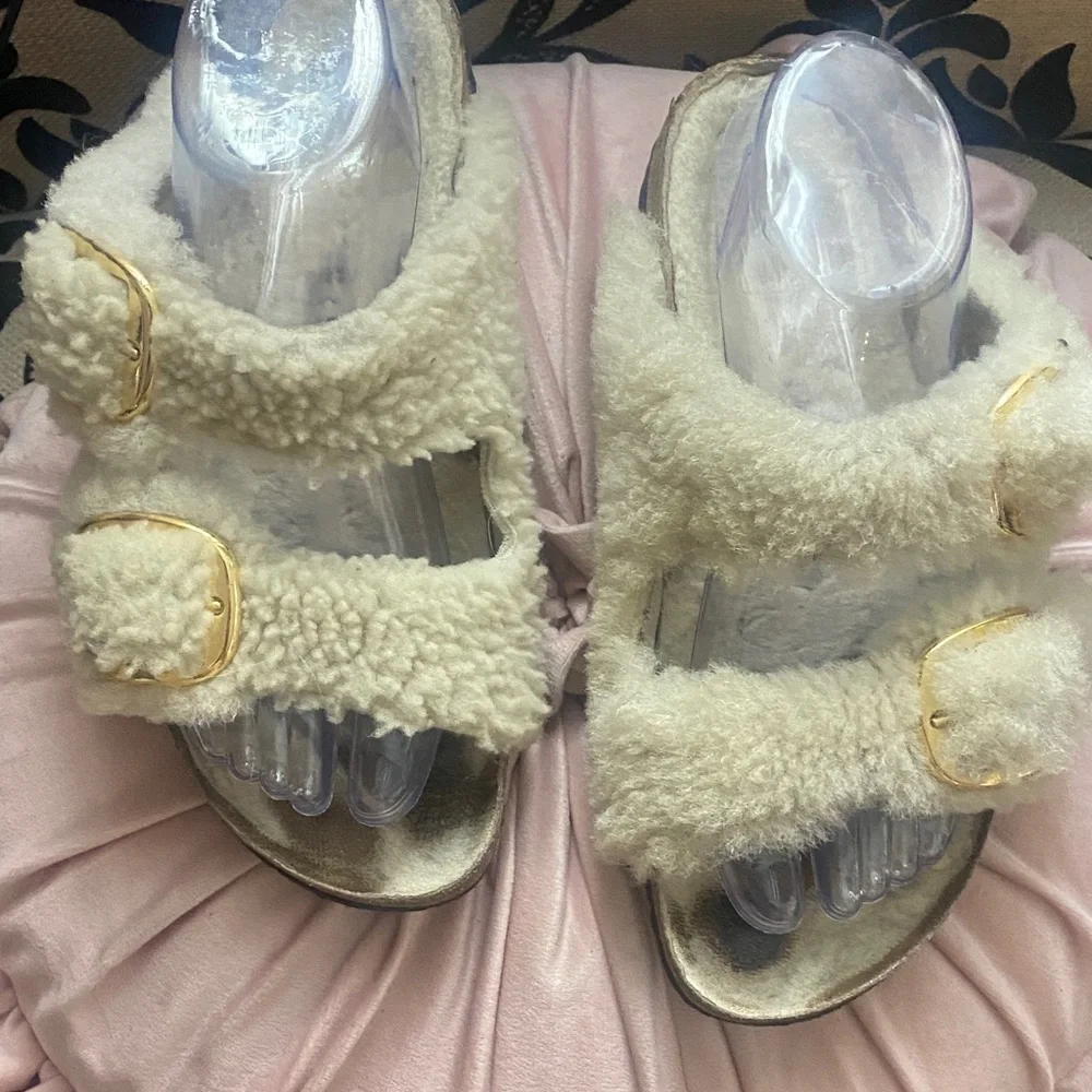 🎀 Birkenstock Big Buckle Genuine Shearling Slide Sandal, Cream 8 & 8.5 - Picture 1 of 6